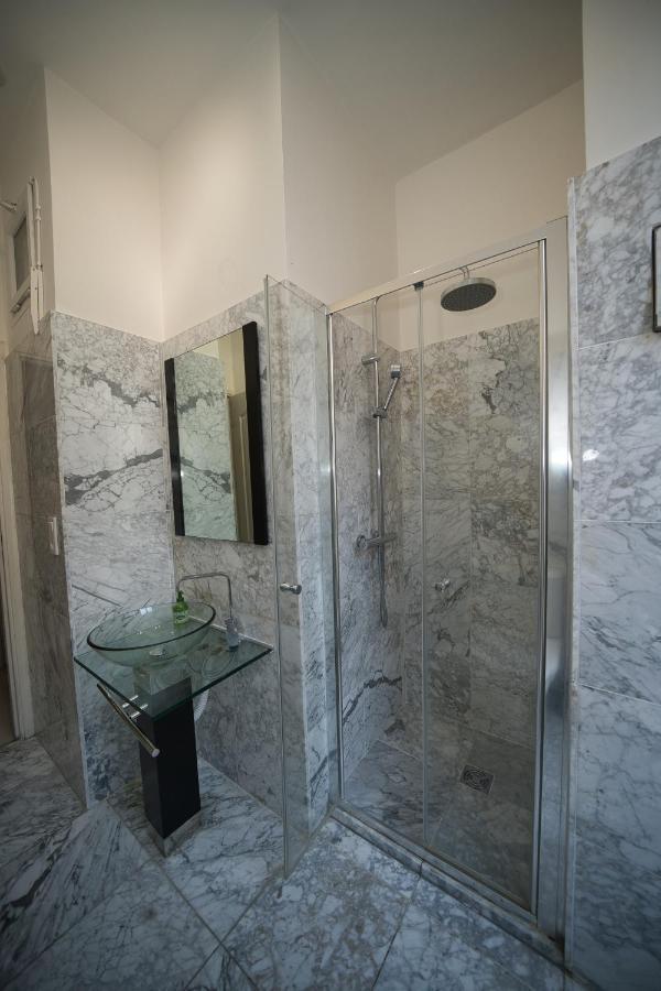 Lusso 5 Beds Central Apartment ニース エクステリア 写真
